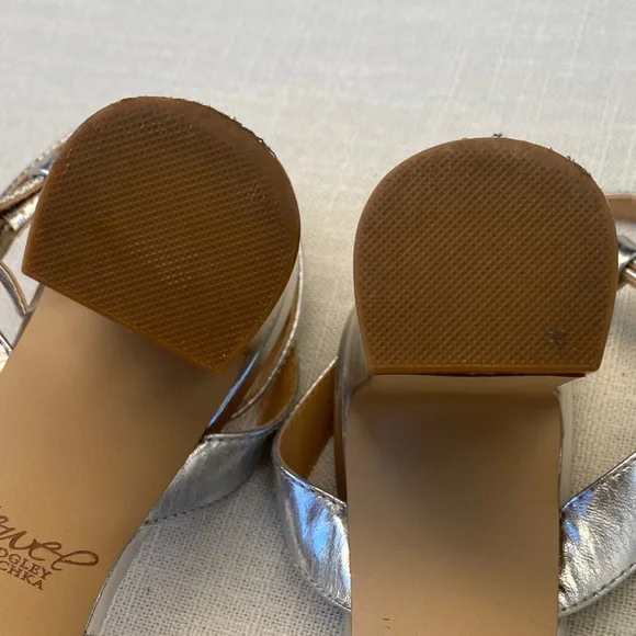 Jewel Badgley Mischka Christen Metallic Knotted Block
Heel Sandal - Picture 8 of 14